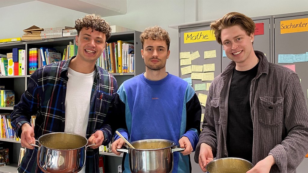 "Apple Heroes" versus Food Waste