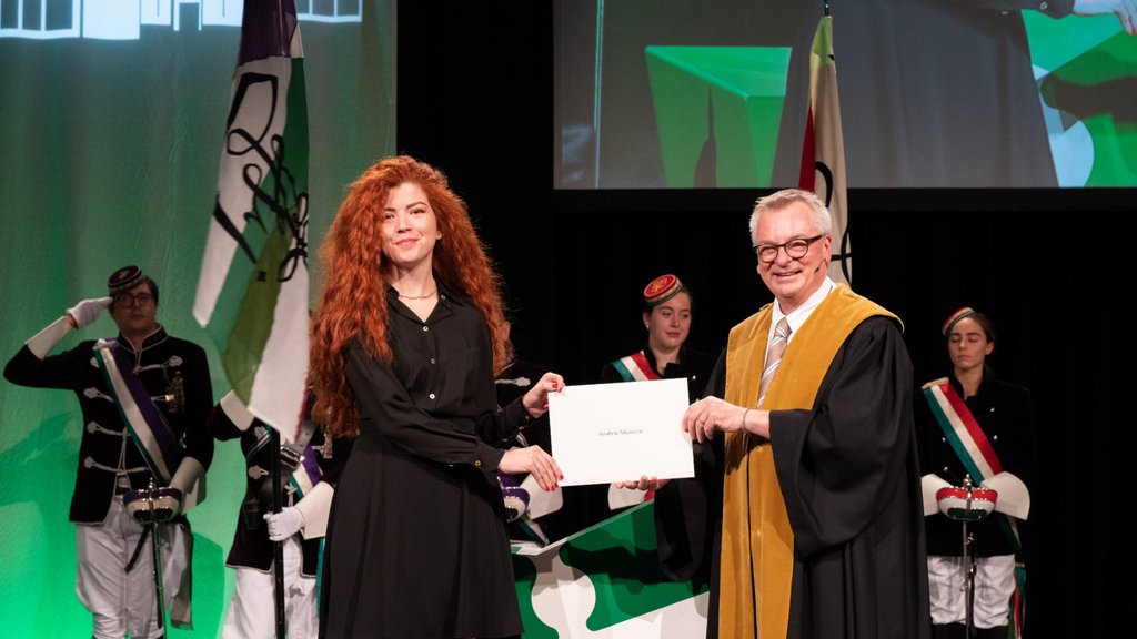 596 Bachelor’s degree certificates awarded at HSG